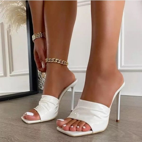 Chaussures habillées d'été femmes sandales sexy tout match bout carré ouvert froissé vêtements d'extérieur stiletto sandale imitation cuir à talons hauts diapositives 230731