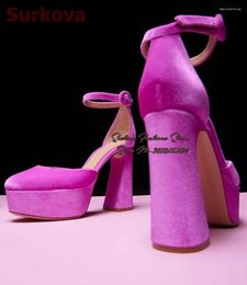 Chaussures habillées surkova Velvet rose irrégulier chunky talon mariage haute plate-forme fuchsia pompes de luxe rond