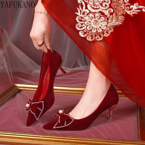 Chaussures de robe Sweet Bow Perle Strass Décor Femmes Pompes Vin Rouge Daim Stiletto Talons Hauts Mariage Sexy Pointu Dames Uniques