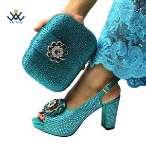 Chaussures habillées couleur sarcelle à la mode et sacs de sac et sac assortiment brillant cristal de haute qualité talons confortables pour le mariage