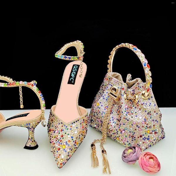 Zapatos de vestir El bolso puntiagudo de diamante colorido Diseño de tobillera suave Tacón medio Tacón de mujer y adecuado para la fiesta de bodas