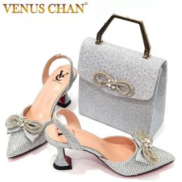 Chaussures habillées Le dernier Ins Style Bow Side Air Party Thin High Heels Sier Women's Shoes and Bags 230720