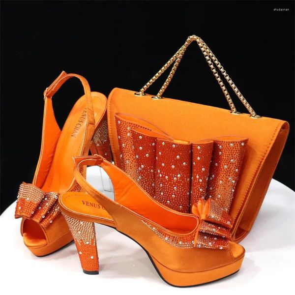 Zapatos de vestir El color naranja de alta calidad Punta puntiaguda para mujer Conjunto de bolso a juego para las mujeres nigerianas Fiesta de boda