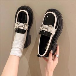 Zapatos de vestir Moda de fondo grueso con aire exterior Esponja súper suave Cómodo Antideslizante Transpirable Simple Resistente al desgaste Mujeres solteras