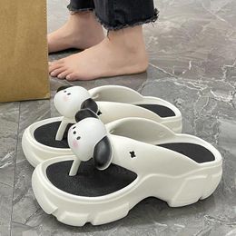 Robe chaussures épais semelles tongs femmes été 2024 dessin animé chien bricolage outwear éponge gâteau fond plage adulte EVA gelée sandales