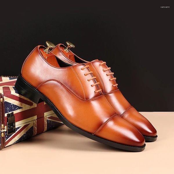 Zapatos de vestir Hombres de alta calidad con cordones Derby Moda Negocio Diseño de cuero Calzado de boda para hombres