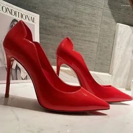 Chaussures habillées Top Quality Womens High Heels Luxury Fashion Dames Crystal Glisten Red Soled Classic Retro Designer Talon 1073HJ
