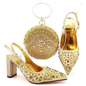 Chaussures habillées Top Vente Gold Femmes Pompes avec une belle décoration de style cristal African Match Sac à main Set MD012 Talon 9cm