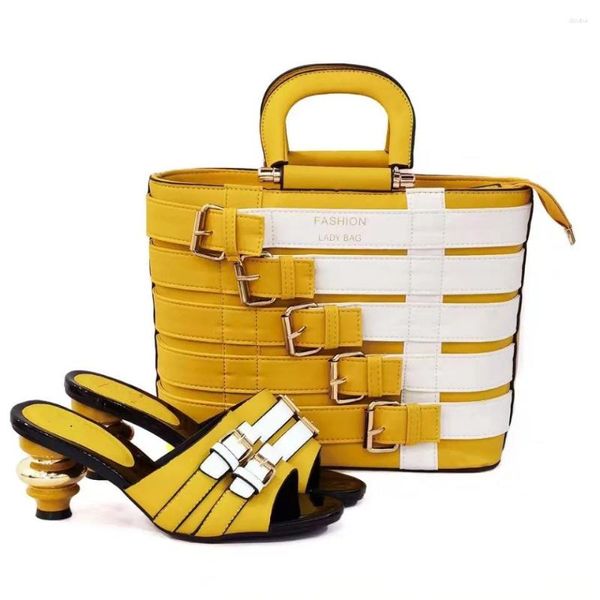 Chaussures habillées Top vente jaune femmes match grand sac à main avec décoration en métal pompes africaines et sac ensemble CR662 talon 7cm
