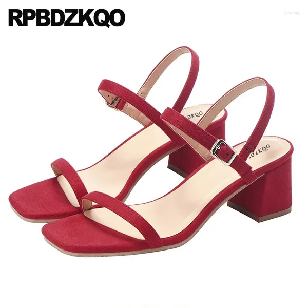 Zapatos de vestir dos sandalias con correa para mujeres bombas elegantes rojo de verano cuadrado suave damas gruesas gruesas 2024 tacón bajo nupcial