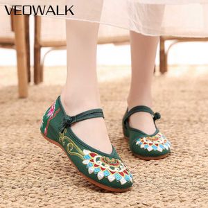 Chaussures habillées Veowalk Main Femmes Chinois Vieux Pékin Chaussures Bouddhisme Totem Brodé Ballerines Dames Casual Coton Tissu Chaussures De Danse L230721