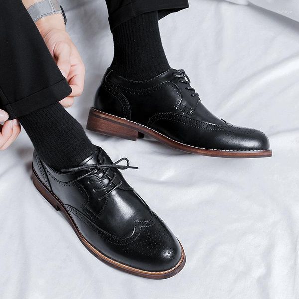 Robe chaussures vintage britannique hommes décontracté formel en cuir designer mocassins de mariage brogue bout pointu noir