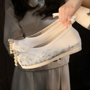 Chaussures habillées chaussures Hanfu blanches style antique de printemps pour enfants jumelé avec des femmes brodées à arc surélevé 230818