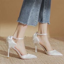 Chaussures habillées Chaussures à talons hauts blancs pour femmes Summer Stiletto Design Mariage Demoiselle d'honneur Pompes Talons Hauts Femme Mujer 231012