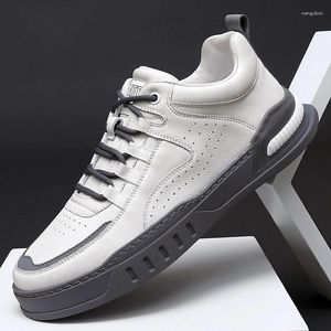 Chaussures habillées Blancheur Men de baskets Outdoor Men's Trends 2024 Mens Casual Shoe Fashion Male Tide Comfort Non-Slip Man Board