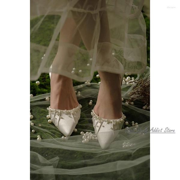 Zapatos de vestir Bombas de perlas de satén blanco Mujeres Verano Punta puntiaguda Elegante Tacón bajo Sandalias cómodas Suave Fiesta de lujo Boda Novia en oferta