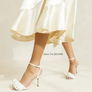 Chaussures habillées blanches Satin Ruffle Stiletto Sandales à talons mariage Open Toe Sangle de cheville