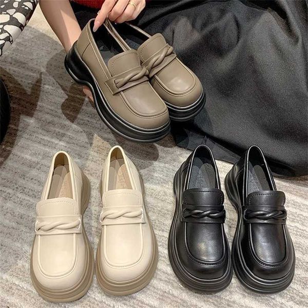 Chaussures habillées Petites chaussures en cuir blanches pour femmes à l'automne de nouveaux mocassins à semelles épaisses avec une seule chaussure et une jupe