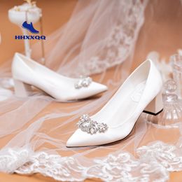 Chaussures habillées Chaussures de mariage blanches Les femmes enceintes peuvent porter des talons épais Chaussures de mariée de mariage français Grande taille Chaussures simples 4243 230822