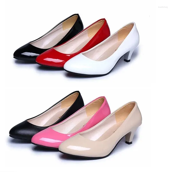 Robe chaussures en gros arrivée femmes chaton-talons pompes slip-on cinq couleurs bureau-dame fantaisie soirée fête mode cour