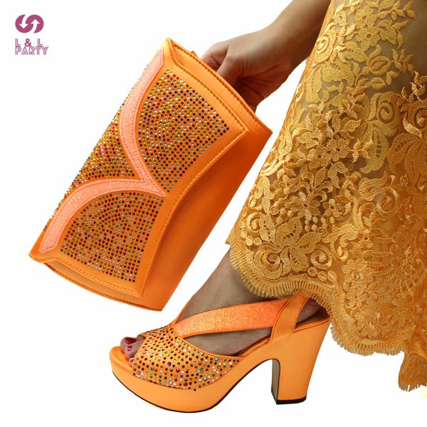 Zapatos de vestir Zapatos de diseño de mujer italianos de moda de invierno Conjunto de bolso a juego en sandalias sin talón de color naranja con plataforma para fiesta 231108