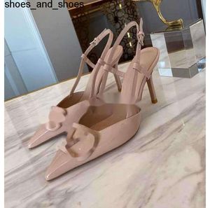 Zapatos de vestir con tacones de diseñador de cajas Valentines Valentines Sandale Classics Classics Bombas de 6 cm 8 cm Tacones de oro blanco Blanco Nude Patent Leather Luxury Luxury L1