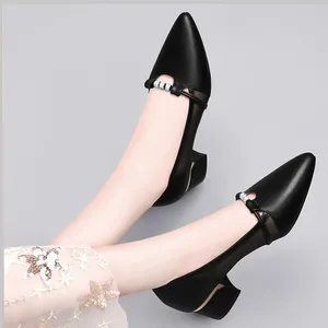 Chaussures habillées à talons moyens noir pour femmes 2024 dames chaussures d'été vert cuir normal décontracté chaussure à bout pointu 39 E Chic Point
