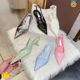 Zapatos de vestir con sandalias de tacón bajo para mujer con logo triangular grande, acolchado de piel de oveja importada puntiaguda, zapatos de tacón alto de 3 cm con bolsas para el polvo, zapatos de moda