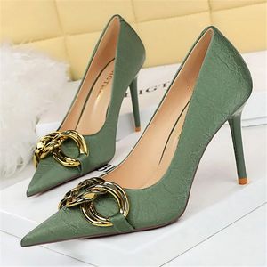 Robe chaussures femmes 7.5cm 9.5cm talons hauts escarpins pompes dame chaîne en métal talons bas fétiche discothèque slim fit fête vert bureau chaussures de bal 231108