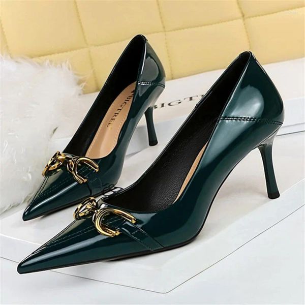 Zapatos de vestir para mujeres 7cm 10 cm de altura Bodas de novia de boda Bombas de novia Lady Scarpins Metal Cadena Hebilla baja Stiletto Nude Verde Prom