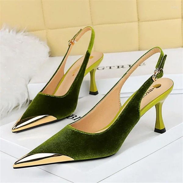 Zapatos de vestir Mujeres 7 cm Tacones altos Verde Borgoña Slingback Correa Bombas Lady Metal Toe Velvet Low Fetish Nightclub Fiesta de noche