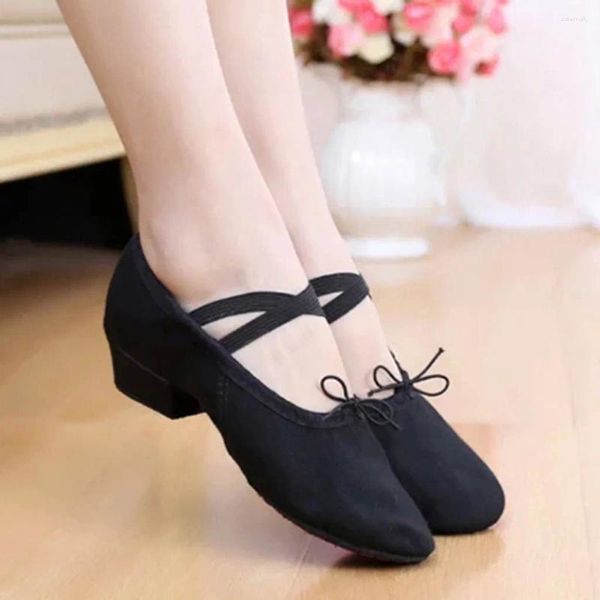 Zapatos de vestir Mujeres Danza Ballet Jazz Salsa Bombas elegantes Suela suave Tacones bajos Resbalón en plano Rosa Negro Rojo Moda Latina