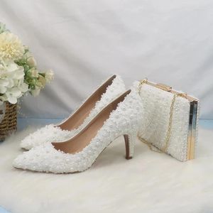 Chaussures habillées Fonds Fashion Bridal Mariage et sacs Points pointues talons hauts fleurs blanches perle de demoiselle d'honneur