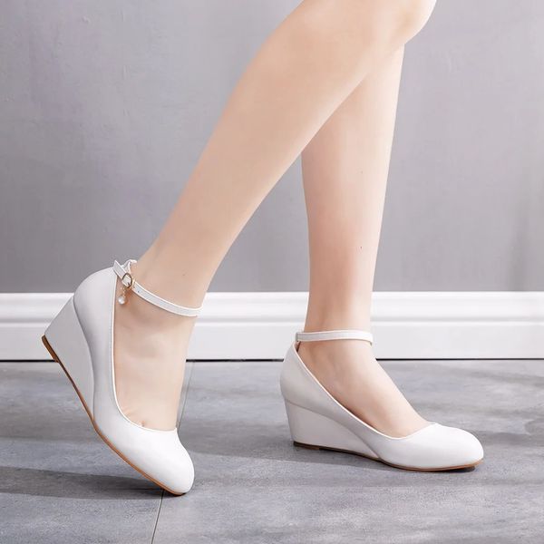 Zapatos de vestir para mujer, zapatos de tacón alto a la moda, cuñas de plataforma de talla grande, zapatos de tacón para mujer, zapatos de boda blancos con hebilla de pu y correa en el tobillo para mujer 231024