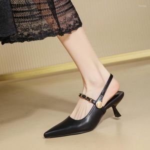 Chaussures habillées Femmes High Heels Bureau des dames noir blanc pointu pointu relingback Designer Spring Pumps Zaptos de Mujer