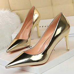 Zapatos de vestir para mujeres Mtealllic Patente de cuero de bronce de bronce 7.5cm 10.5 cm Tacos de altura Lady Stiletto Middle Low Wedding Blidal Silver H240423