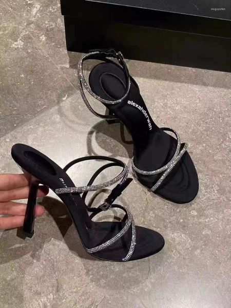 Zapatos de vestir, sandalias de oficina para mujer, tacones de aguja con diamantes de imitación, punta abierta Sexy 2023, letra de estilo de una línea J-M88