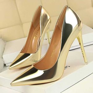 Chaussures habillées Femmes Puffeuses en cuir breveté 7,5 cm 10,5 cm de haut talons Lady Stiletto Mariage bas Bridal Mteallic Gold Gold Sparkly H240423