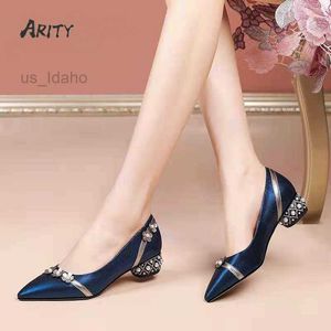 Dress Shoes Women's Autumn Ovle Leather All-match Low Heel Crystal Elegant Flower Soft Ladies Party Blue Black Work L2201104