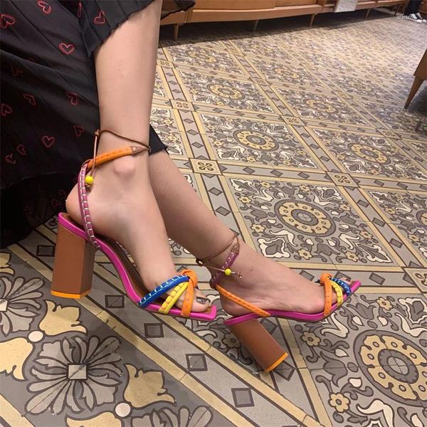 Zapatos de vestir Moda de mujer Sandalias tejidas de lujo Bloqueo de color Marca de diseñador Mujer Verano Casual Grueso con tacón alto