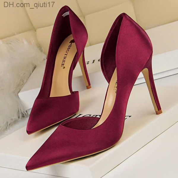 Chaussures habillées fétichisme pour femmes 9,5 cm talons hauts bleu royal vin rouge pompe satin talons hauts minces Escarpins pour femmes en soie fête de mariage balle chaussures d'activité creuses Z230804