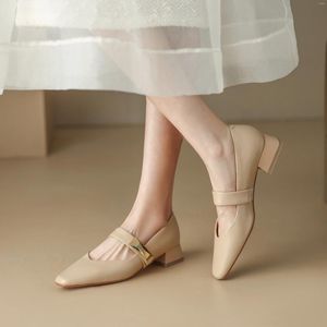 Chaussures habillées Femme Cuir Tête Carrée Talon Bas Décoration Métal Printemps Et Été