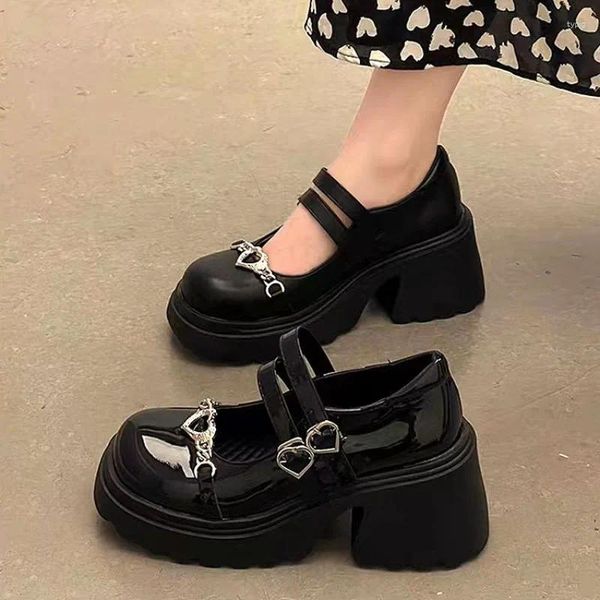 Zapatos de vestir para la plataforma punk de mujeres 2024 cadena de metal de primavera Mary jane lolita mujer patente japonesa tacones altos góticos
