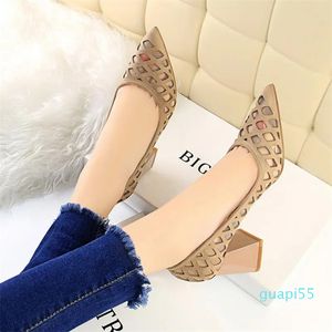 Chaussures habillées pour femmes Sandasl Retro Fashion Sexy High Heel Thick Girls Pumps Pointed Hollow Mesh Single