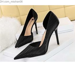 Klänning Skor Dam Sko Designers senaste Damskor Pumps Spetsiga tå Höga klackar Damskor Mode Högklackat Pumps Sexiga festskor Plus Size 43 Z230710