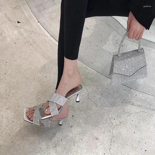 Zapatos de vestir Sandalias de diamantes de imitación con correa cruzada plateada para mujer con cabeza cuadrada Tacón medio Punta abierta Verano 2024