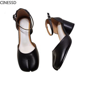 Dress Shoes Dames Split Toe Ninja Tabi Pump Dames 6cm3,5 cm Hoge hakken Mary Janes Round High Heel Buckle Strap Light Sandals 230506