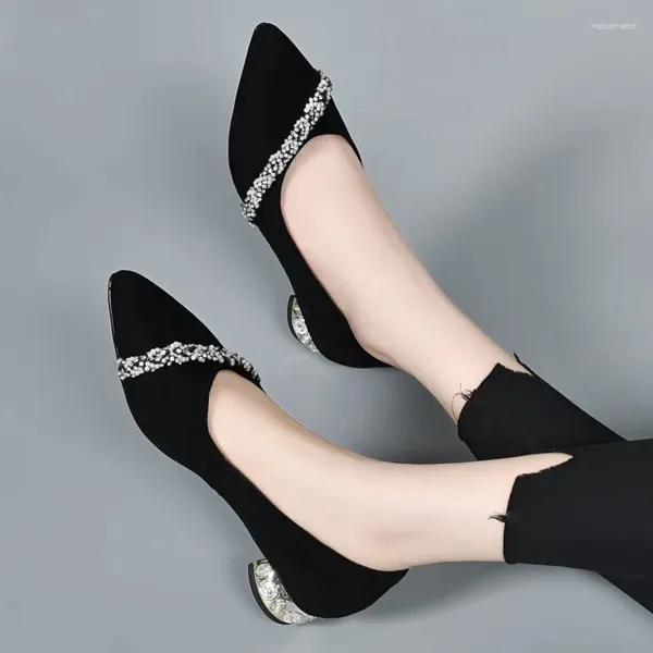 Chaussures habillées de chaussures d'été pour femmes diamant pour femme hingestone basse talon élégant avec cristaux noirs élégants