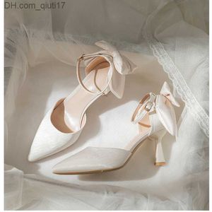 Chaussures habillées Chaussures de mariage pour femmes noeud blanc bride à la cheville pompe à talons hauts sandales chaussures de mariée pour femmes concepteur d'orteils fins 9924N Z230804