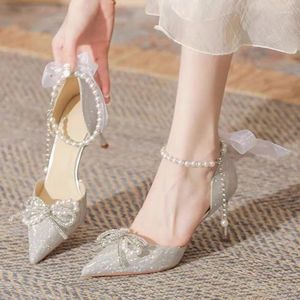 Dress Shoes Dames Wedding Sliver Bling Bing enkelband Sandalen Snaar Kralen Hoge hakken Parels Poaled Teen Back Bow Pumps Summer 1453n